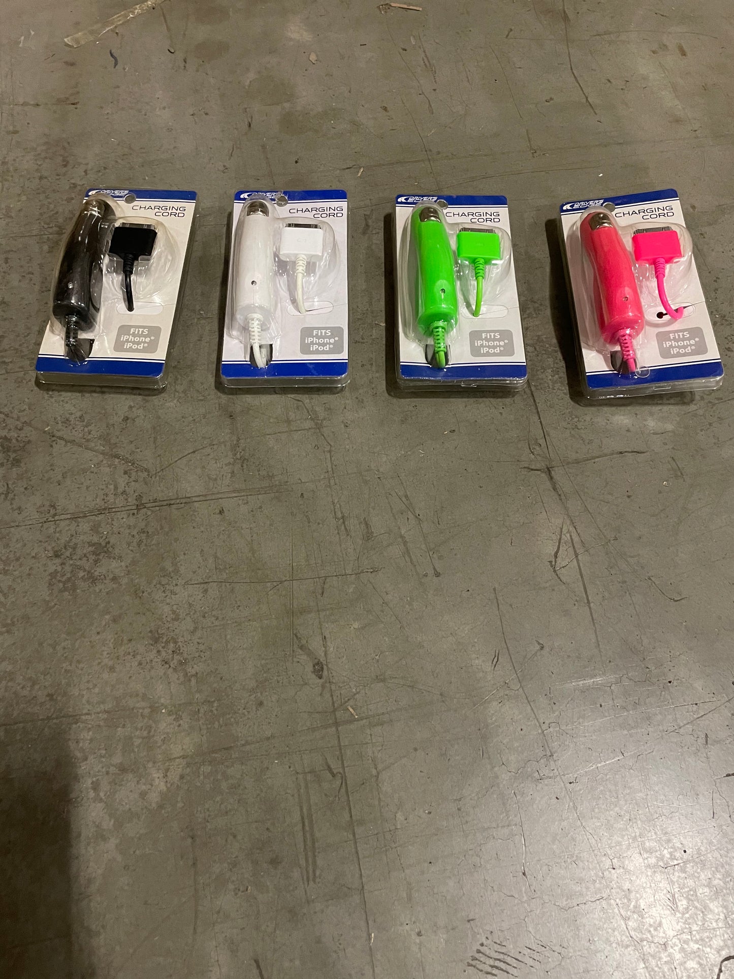 ITEM NUMBER 028833L DE BASIC IPHONE CHARGER - STORE SURPLUS NO DISPLAY 6 PIECES PER PACK