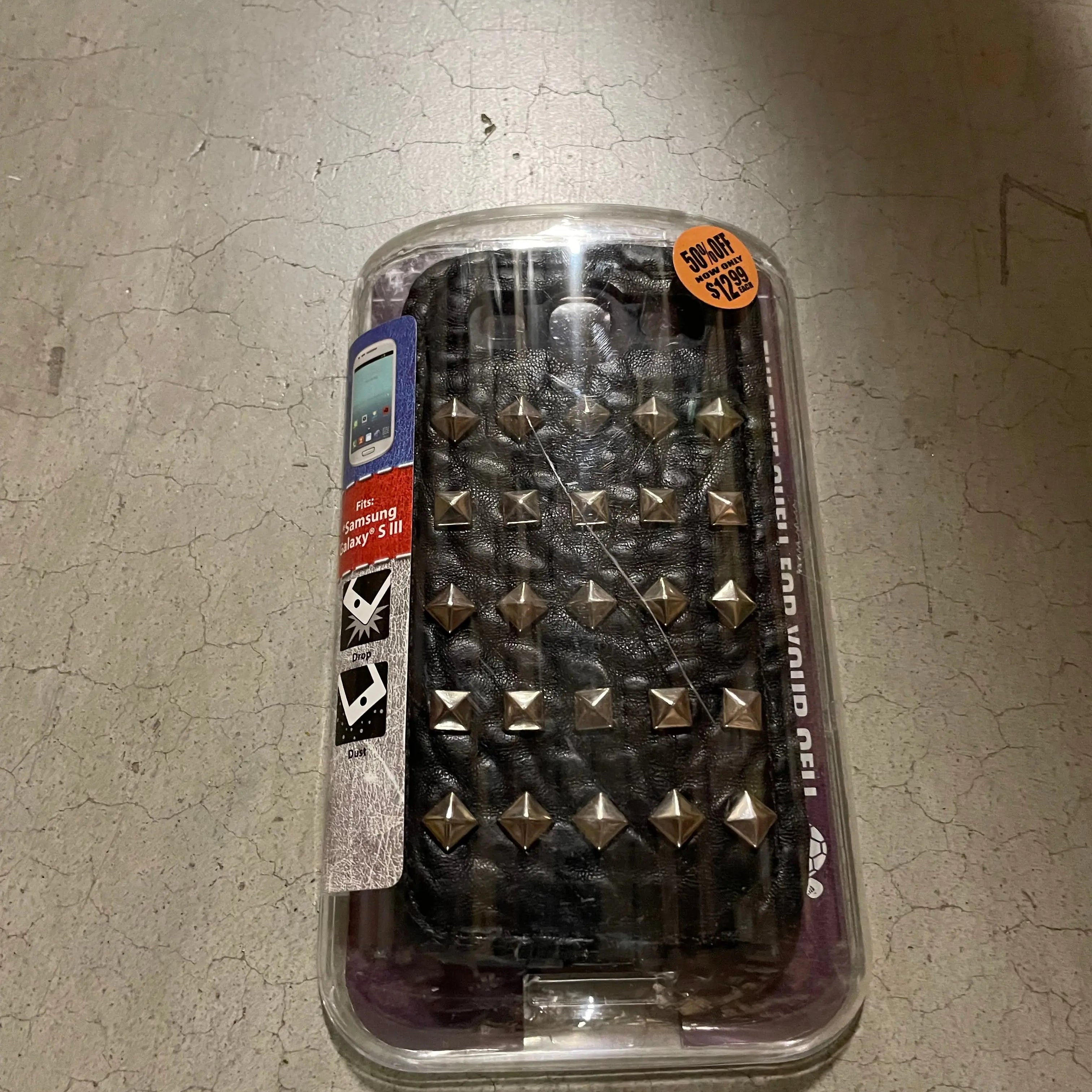 ITEM NUMBER 029946L BIKER CELL CASE - STORE SURPLUS NO DISPLAY 6 PIECES PER PACK STORE SURPLUS